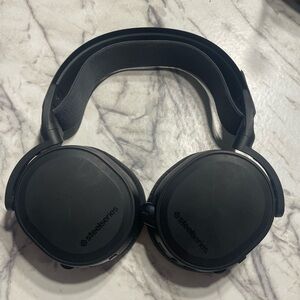 Steelseries Arctis 7+ wireless headphones